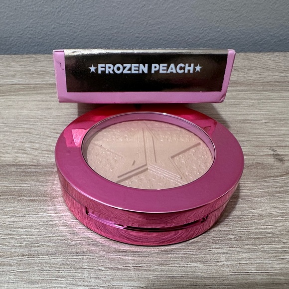 JEFFREE STAR COSMETICS-Supreme Frost in Frozen Peach. Highlighter . - Picture 2 of 6